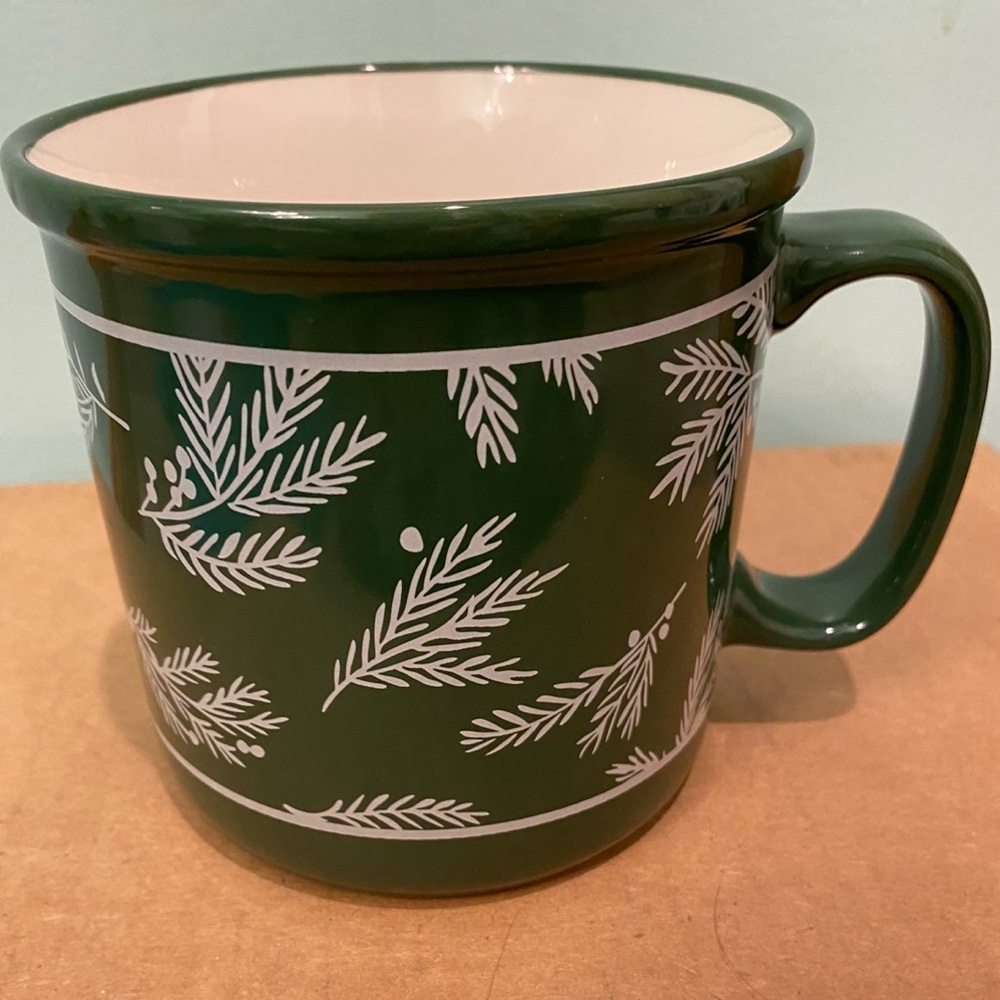 EUC Hallmark Christmas VIP Bag Green Holly Christmas Large 20oz Mug